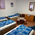 Beach Hostel Balatonboglar מלון דירות Balatonboglár