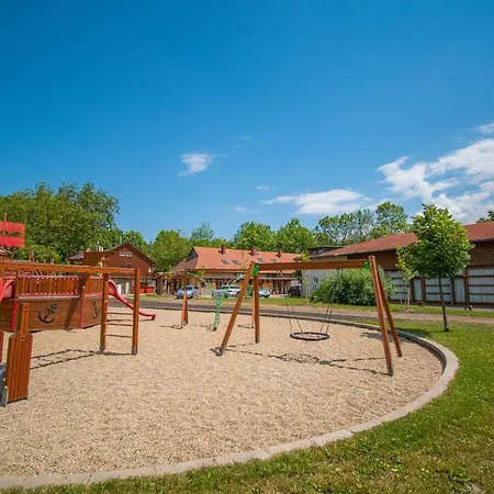 Aparthotel Beach Hostel Balatonboglar *