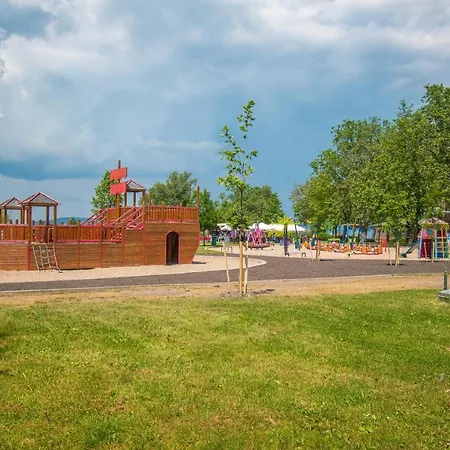 Beach Hostel Balatonboglár *
